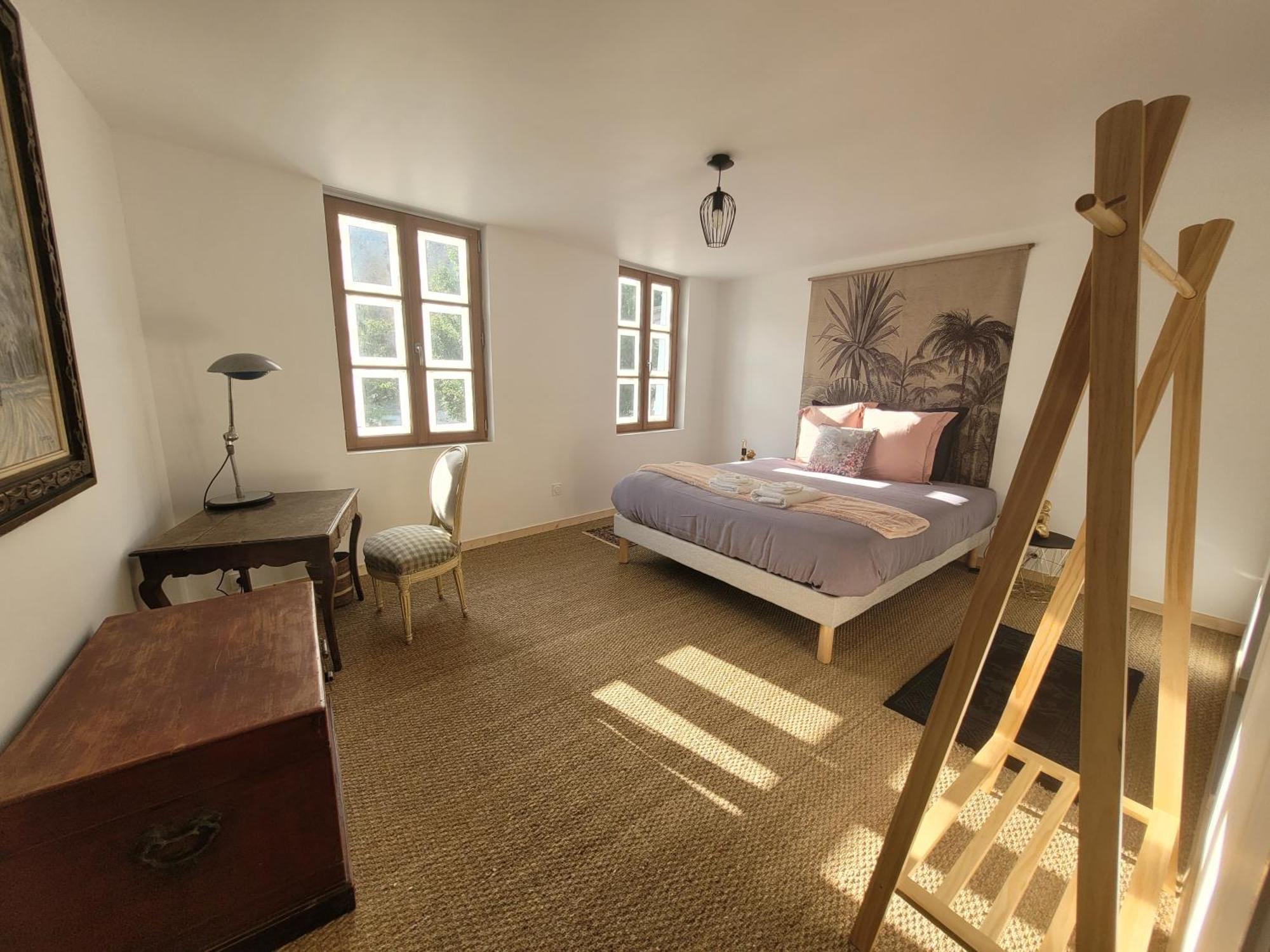 Lekker Slaap Hotel Parthenay Exterior photo